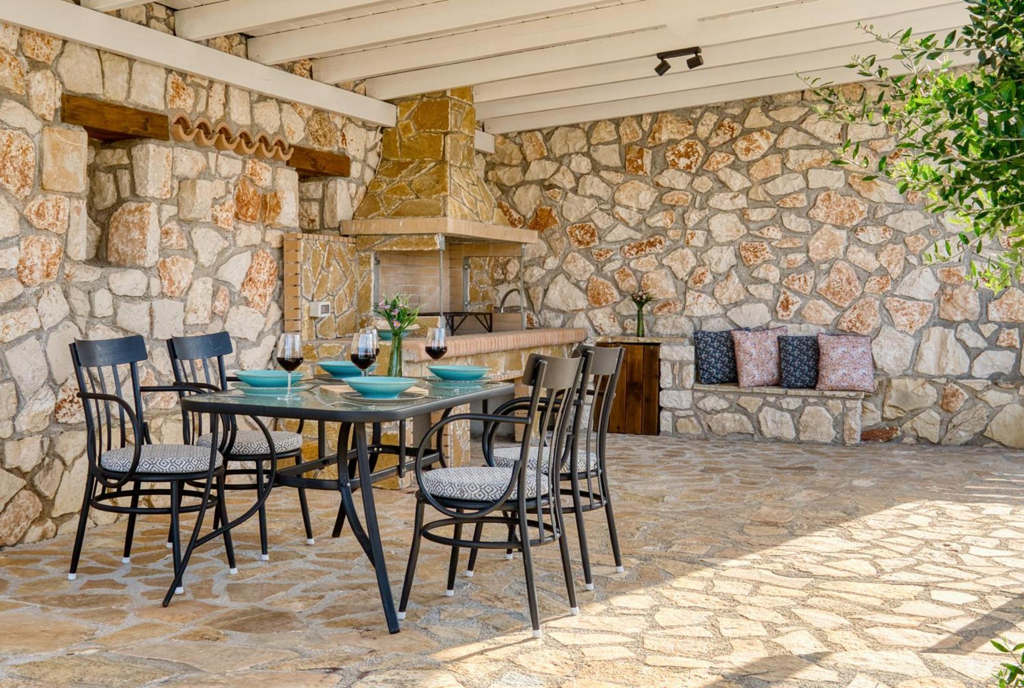 Astarte Villas - Astra Private Villas With Pool Vasilikí Exteriör bild