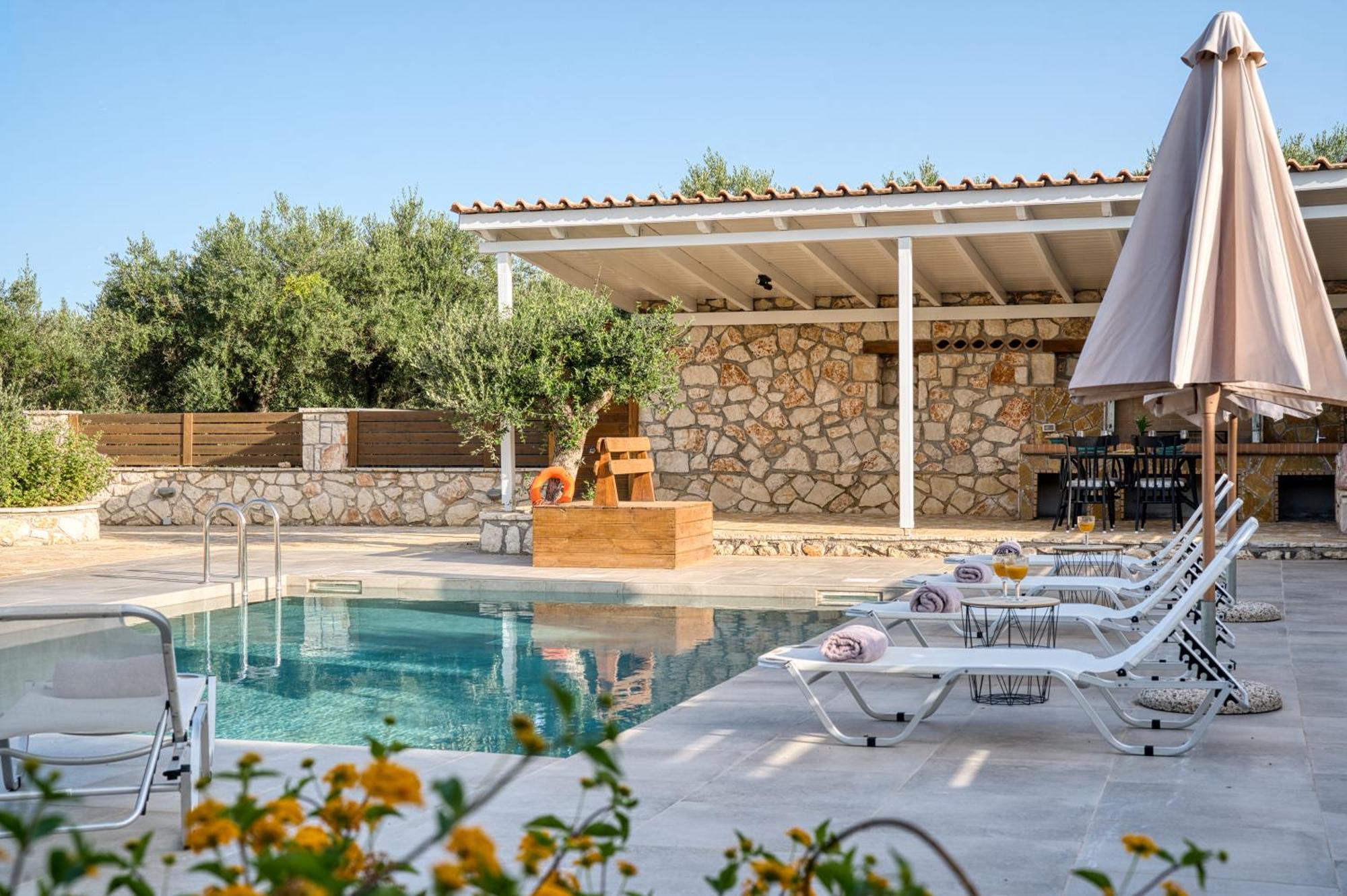 Astarte Villas - Astra Private Villas With Pool Vasilikí Exteriör bild